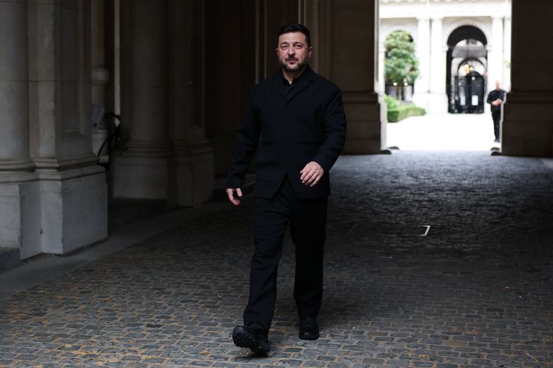 Ukrainian President Volodymyr Zelenskiy arrives to meet with British Prime Minister Keir Starmer, German Chancellor Friedrich Merz and French President Emmanuel Macron at 10 Downing Street, in London, Britain, June 7, 2026. REUTERS/Isabel Infantes