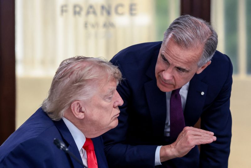 U.S. President Donald Trump speaks with Canadian Prime Minister Mark Carney at a working lunch with leaders of G7 and the Middle East, in Evian-les-Bains, France, June 16, 2026. REUTERS/Evelyn Hockstein/Pool