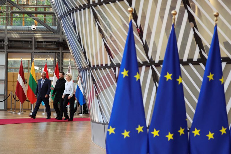European Council President Antonio Costa, Ukrainian President Volodymyr Zelenskiy and European Commission President Ursula von der Leyen arrive for a European Union leaders' summit in Brussels, Belgium, June 18, 2026. REUTERS/Laia Ros