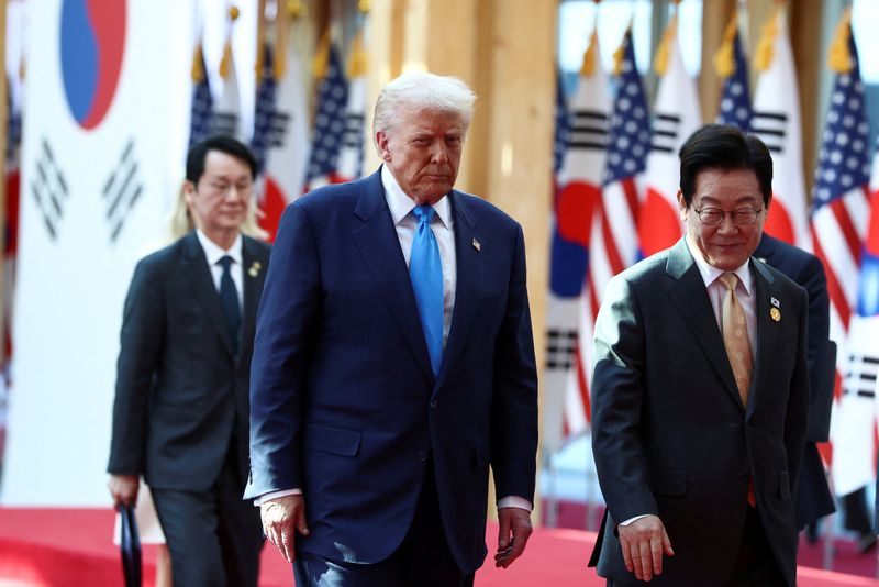 U.S. President Donald Trump meets with South Korean President Lee Jae Myung on the sidelines of the Asia-Pacific Economic Cooperation (APEC) leaders' summit in Gyeongju, South Korea, October 29, 2025. REUTERS/Evelyn Hockstein