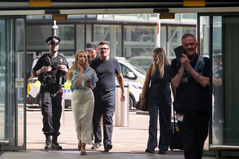 Newly elected Makerfield MP and former Greater Manchester Mayor Andy Burnham walks at Manchester Piccadilly station as he leaves for London, in Manchester, Britain, June 22, 2026. REUTERS/Temilade Adelaja