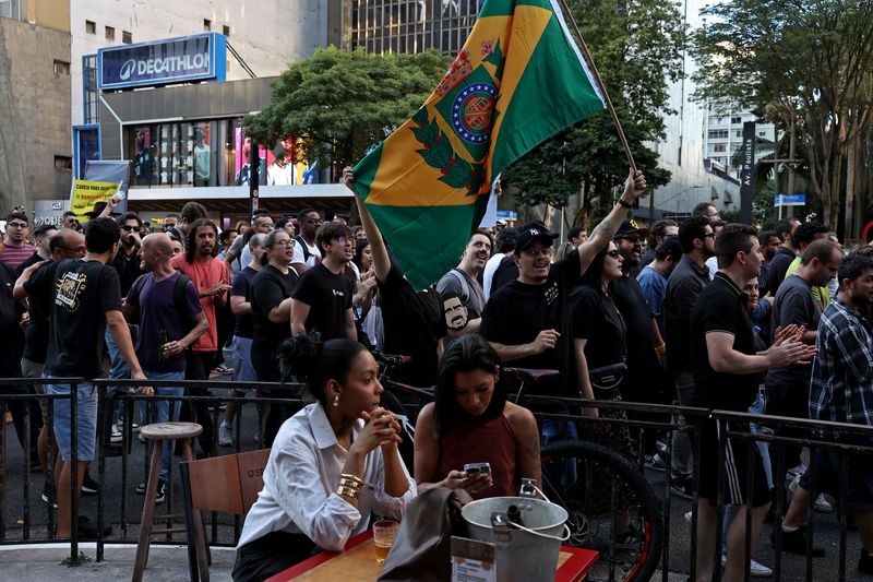 Demonstrators from the right-wing party Missao (Mission in english) and group Movimento Brasil Livre (MBL) hold a flag from the Brazil Monarchy during a protest against corruption and demanding harsher penalties for criminals, in Sao Paulo, Brazil, April 11, 2026. REUTERS/Amanda Perobelli