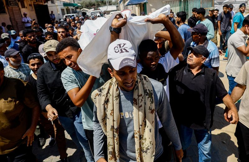 Mourners carry a body at the funeral of Palestinians who were killed in an Israeli strike, according to medics, at Al-Aqsa Martyrs Hospital in Deir al-Balah, in the central Gaza Strip, June 29, 2026. REUTERS/Mahmoud Issa