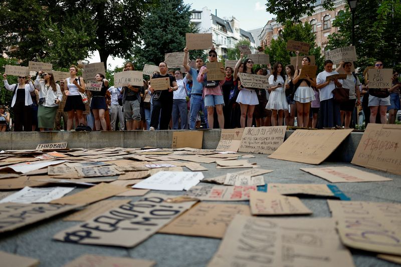 Participants hold posters during a rally to protest against Ukrainian President Volodymyr Zelenskiy's decision to replace Mykhailo Fedorov as Defence Minister and demand  a resignation of Commander in Chief of the Ukrainian Armed Forces Oleksandr Syrskyi, amid Russia's attack on Ukraine, in Kyiv, Ukraine, July 17, 2026. REUTERS/Valentyn Ogirenko
