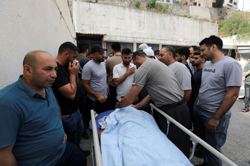 Palestinians gather around the body of a man who was killed during a confrontation with Israeli settlers, at a hospital in the Israeli-occupied West Bank city of Nablus, July 24, 2026.REUTERS/Nidal Eshtayeh