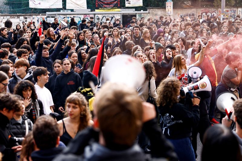 FILE PHOTO: Young demonstrators protest against Italy's Prime Minister Giorgia Meloni on the occasion of a "No-Meloni day" rally in Rome, Italy, November 14, 2025. REUTERS/Matteo Minnella/File Photo