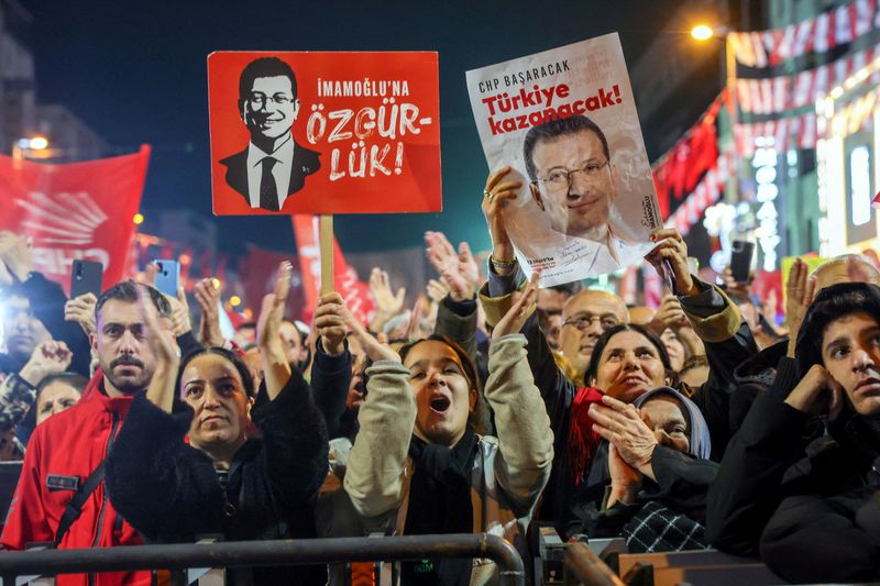 FILE PHOTO: Supporters of Turkey's main opposition Republican People's Party (CHP) hold signs and posters with a picture of jailed Istanbul Mayor Ekrem Imamoglu, during a rally in support of Imamoglu in Istanbul, Turkey, November 12, 2025. REUTERS/Dilara Senkaya/File Photo