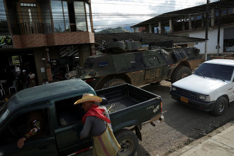 A Colombian army tank drives past vehicles during a patrol through the town of El Plateado, Colombia August 5, 2025. REUTERS/Luisa Gonzalez