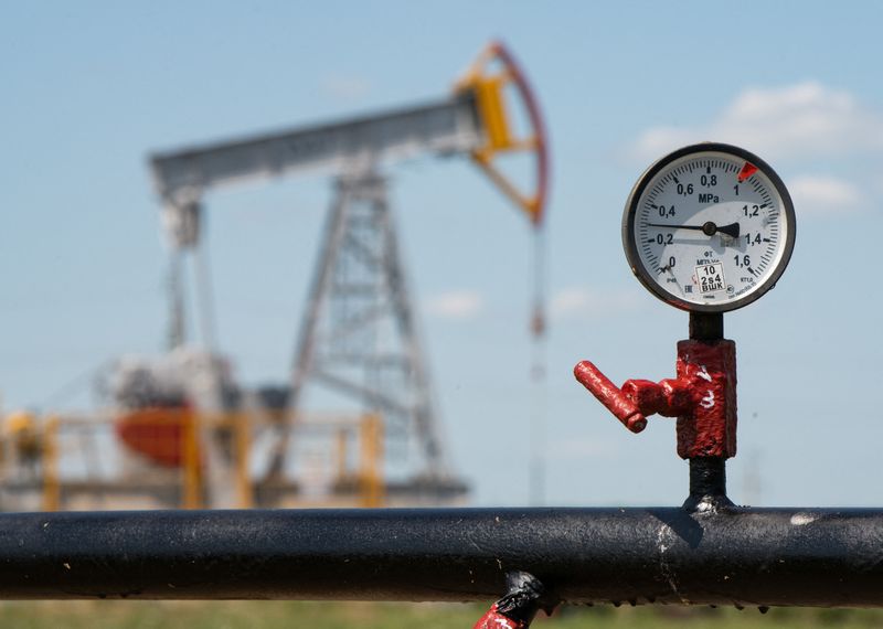 FILE PHOTO: A view shows a pressure gauge near oil pump jacks outside Almetyevsk, in the Republic of Tatarstan, Russia July 14, 2025. REUTERS/Stringer/File Photo