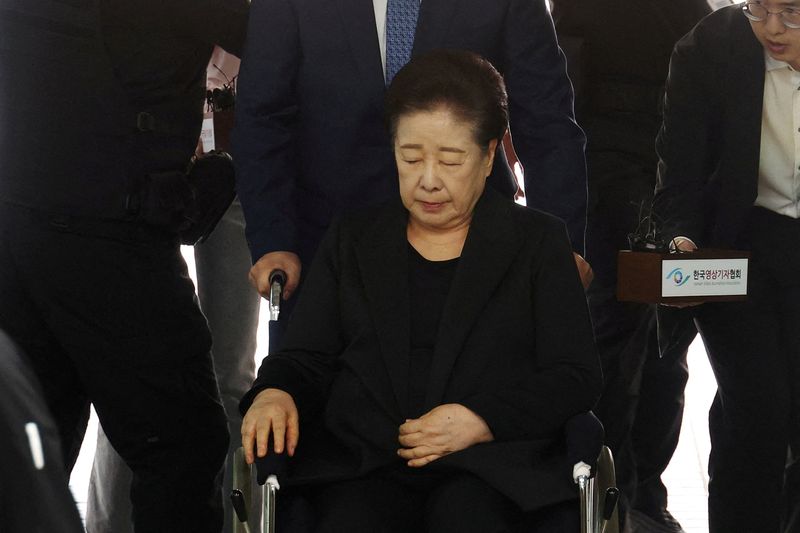 Han Hak-ja, the leader of the Unification Church, arrives at a court to attend a hearing to review her arrest warrant requested by special prosecutors in Seoul, South Korea, September 22, 2025.   REUTERS/Kim Hong-Ji