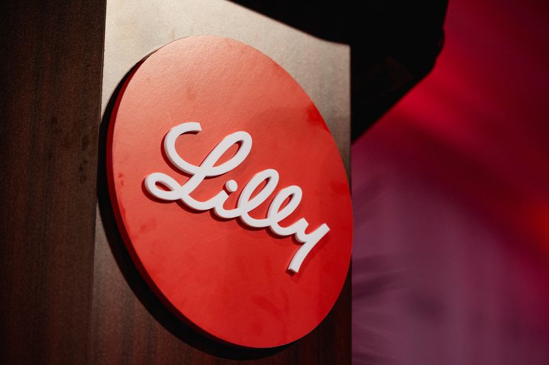 FILE PHOTO: The Eli Lilly and Company’s logo is displayed during a press conference in Houston, Texas, U.S., September 23, 2025.   REUTERS/Antranik Tavitian/File Photo