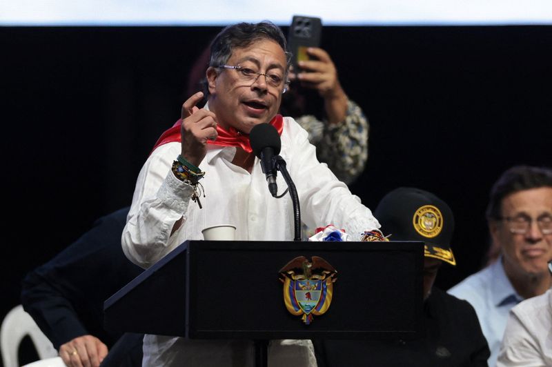 Colombian President Gustavo Petro speaks during the "Dignity and Democracy" event in Ibague, Colombia, October 3, 2025. REUTERS/Luisa Gonzalez