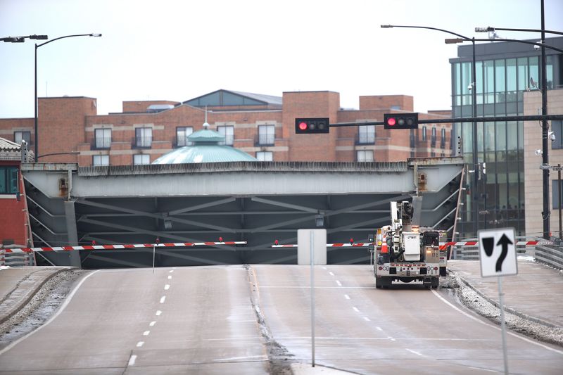Repair crews are once again working on the Main Street bridge, known as the Ray Nitschke Bridge, Thursday, January 18, 2018 in Green Bay, Wis.