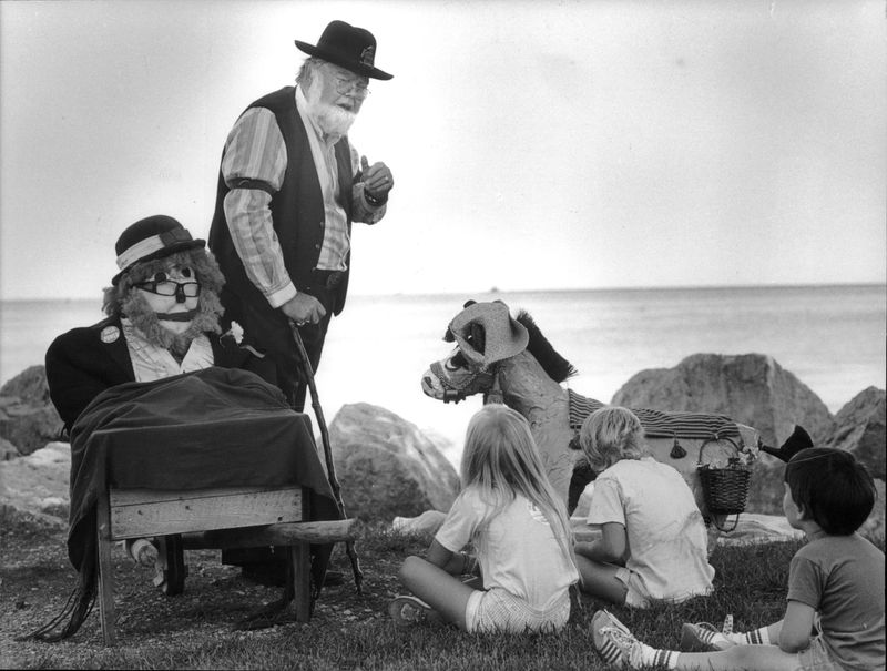 Jerry Mahoney took his donkey and cart along as he told some old Irish tales to children who strolled along the lakefront during Irish Fest in 1982.