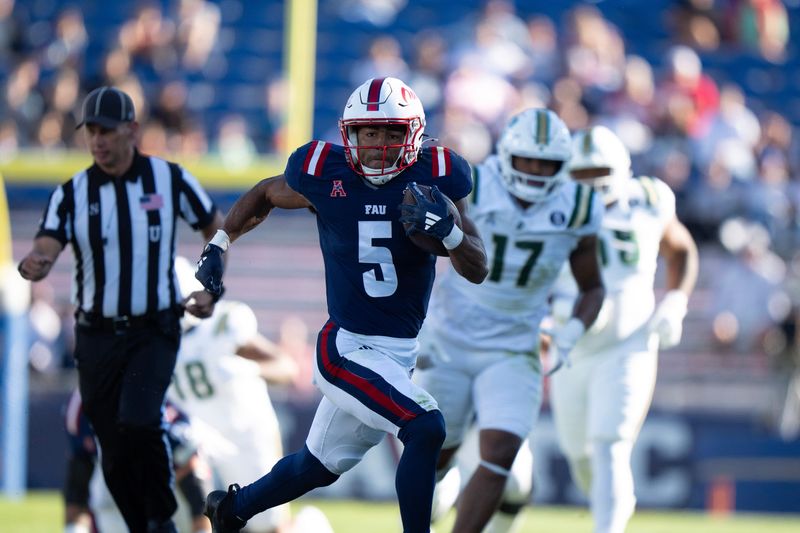 FAU running back C.J. Campbell Jr. bursts free against the Charlotte defense during Saturday's game in Boca Raton.