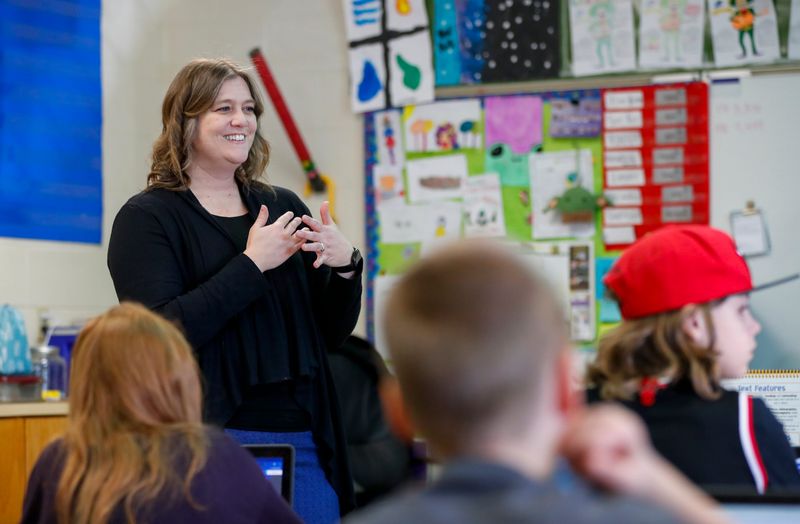 Fifth grade teacher Kelly Hohman addresses her students on Monday, March 10, 2025, at Chappell Elementary in Green Bay, Green Bay, Wis. Elected officials were welcomed to the school to observe a new reading curriculum.
Tork Mason/USA TODAY NETWORK-Wisconsin