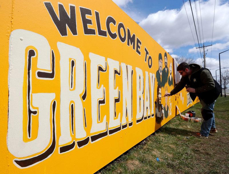Artist Zane Statz paints the Packers fence at 1267 Shadow Lane for the 2025 NFL Draft on April 19, 2025, in Green Bay, Wis.