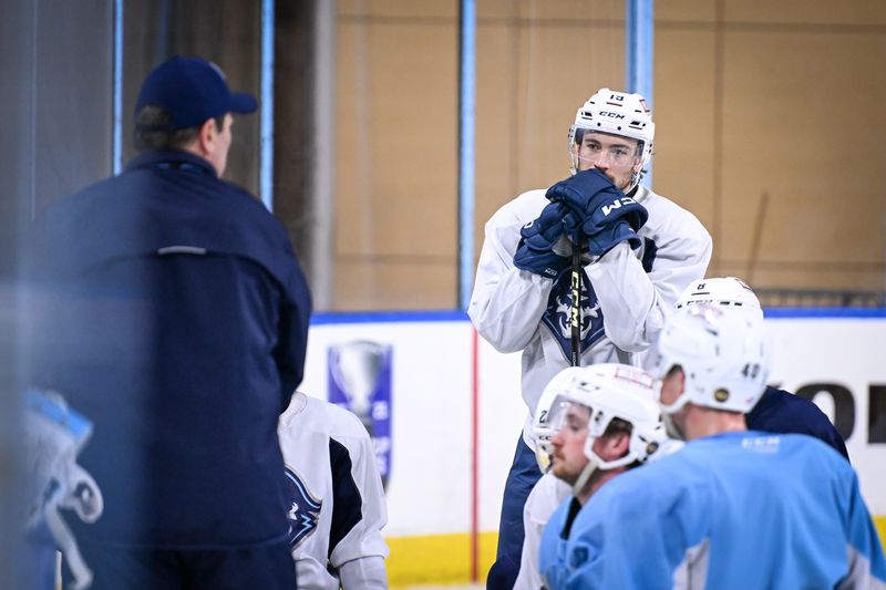 Jake Lucchini, the Admirals leading scorer in 2025-26, signed a one-year, two-way extension with the Predators organization.