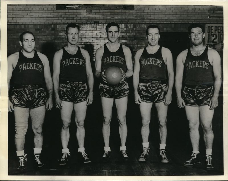 The Green Bay Packers' barnstorming basketball team in the 1930s included, from left, Buckets Goldenberg, Hank Bruder, Johnny Blood, Wayland Becker and Arnie Herber.