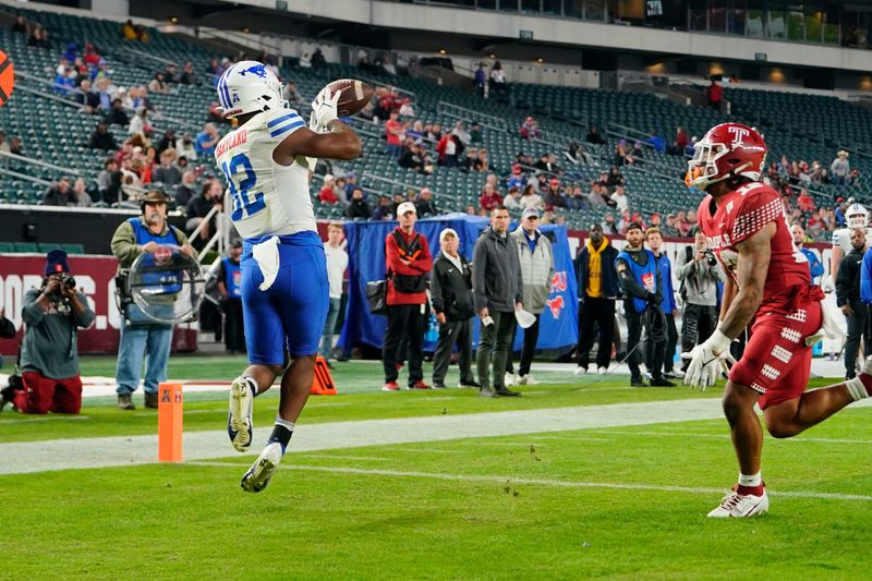 Oct 20, 2023; Philadelphia, Pennsylvania, USA; SMU Mustangs tight end RJ Maryland (82) makes a catch for a touchdown against the Temple Owls during the first half at Lincoln Financial Field. Mandatory Credit: Gregory Fisher-USA TODAY Sports