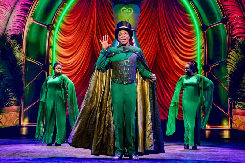 Alan Mingo Jr as The Wiz in the North American Tour of THE WIZ.