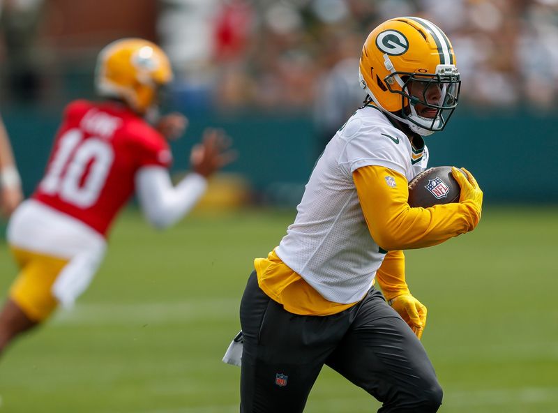 Green Bay Packers running back Josh Jacobs (8) runs the ball in a drill during the first day of training camp on Wednesday, July 23, 2025, at Ray Nitschke Field in Ashwaubenon, Wis. 
Tork Mason/USA TODAY NETWORK-Wisconsin