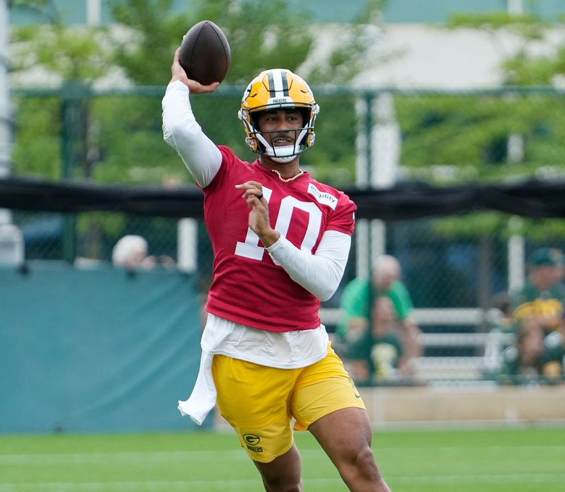 Green Bay Packers quarterback Jordan Love throws the ball during the second day of training camp.