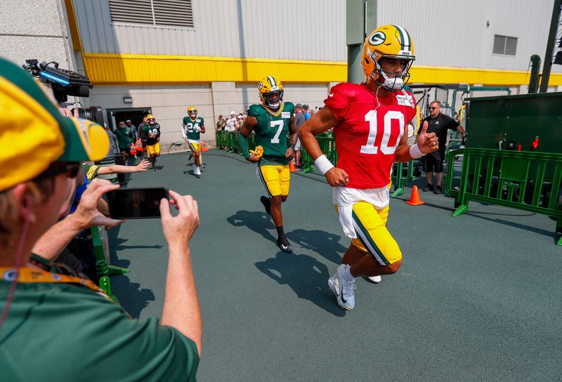 Green Bay Packers quarterback Jordan Love (10) runs onto the field during practice on Wednesday, August 6, 2025, at Ray Nitschke Field in Ashwaubenon, Wis. 
Tork Mason/USA TODAY NETWORK-Wisconsin