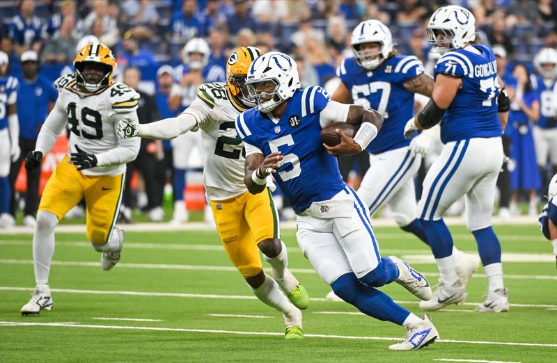 Aug 16, 2025; Indianapolis, Indiana, USA; Indianapolis Colts quarterback Anthony Richardson Sr. (5) runs the ball against Green Bay Packers linebacker Isaiah Simmons (28) during the first half at Lucas Oil Stadium. Mandatory Credit: Robert Goddin-Imagn Images