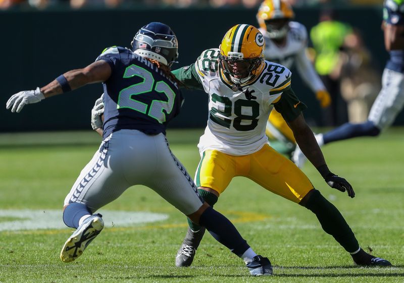 Green Bay Packers linebacker Isaiah Simmons (28) tackles Seattle Seahawks running back Damien Martinez (22) during their final preseason game on Saturday, August 23, 2025, at Lambeau Field in Green Bay, Wis. 
Tork Mason/USA TODAY NETWORK-Wisconsin