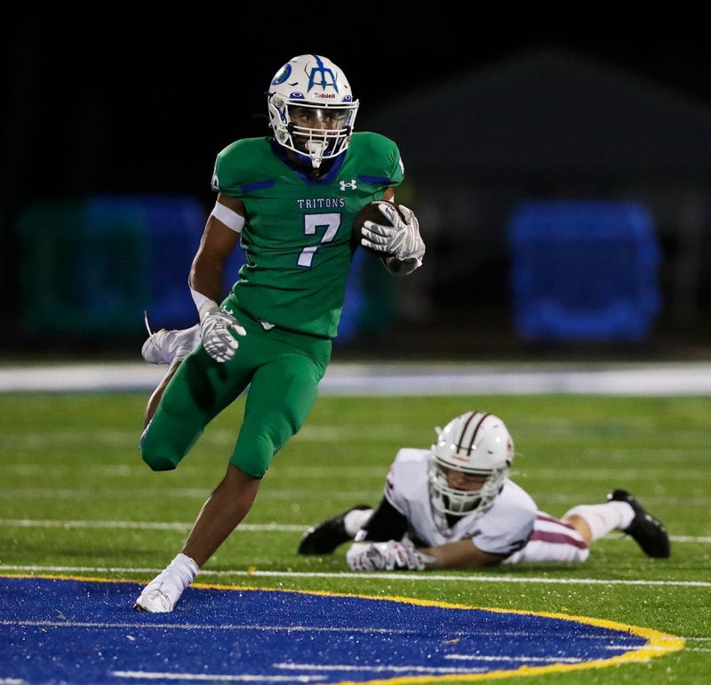 Green Bay Notre Dame's Kingston Allen carries the ball during a game against De Pere on Aug. 29 in Green Bay.