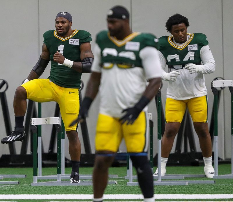Green Bay Packers defensive end Micah Parsons (1) warms up during practice on Wednesday, September 3, 2025, at Clarke Hinkle Field in Ashwaubenon, Wis. 
Tork Mason/USA TODAY NETWORK-Wisconsin