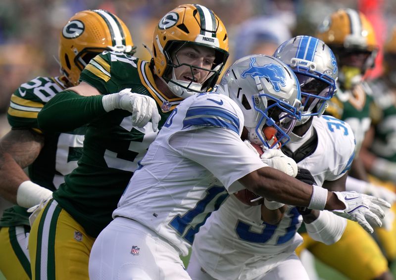 Green Bay Packers linebacker Nick Niemann (31) tackles Detroit Lions wide receiver Kalif Raymond (11) on a punt return during the second quarter of their game Sunday, September 7, 2025 at Lambeau Field in Green Bay, Wisconsin. The Green Bay Packers beat the Detroit Lions 27-13.