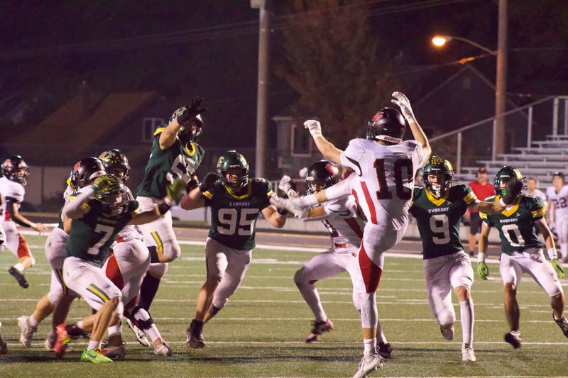 D.C. Everest special teams goes after punt against Chippewa Falls at D.C. Everest High School on Friday, Oct. 3. Chippewa Falls beat D.C. Everest 35-14 (Alfred Smith/Wausau Daily Herald).