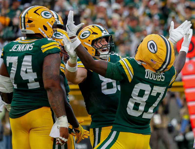 Green Bay Packers tight end Tucker Kraft (85) and wide receiver Romeo Doubs (87) celebrate after running back Josh Jacobs scores a touchdown against the Cincinnati Bengals on Sunday, October 12, 2025, at Lambeau Field in Green Bay, Wis. The Packers won the game, 27-18.
Tork Mason/USA TODAY NETWORK-Wisconsin