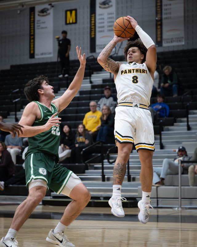 UW-Milwaukee guard Stevie Elam (8), shown in a game last October, had 21 points Sunday, Feb. 1, in the loss to Cleveland State.