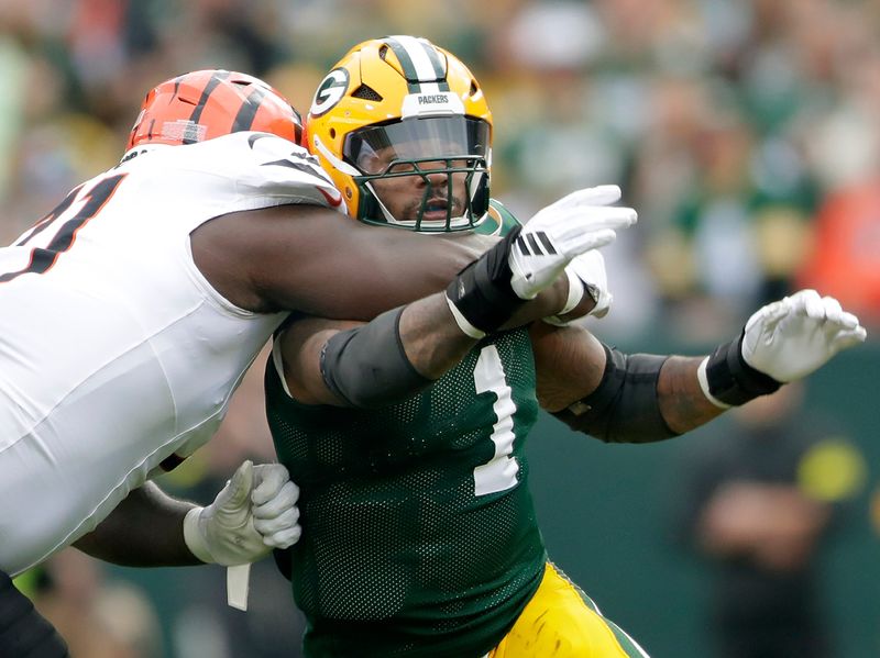 Green Bay Packers defensive end Micah Parsons rushes against the Cincinnati Bengals.