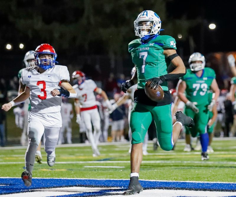 Green Bay Notre Dame's Kingston Allen (7) scores a touchdown against Slinger High School during a WIAA Division 2 second round playoff game on Friday, October 31, 2025, at Notre Dame Academy in Green Bay, Wis. Notre Dame won the game, 56-42.
Tork Mason/USA TODAY NETWORK-Wisconsin