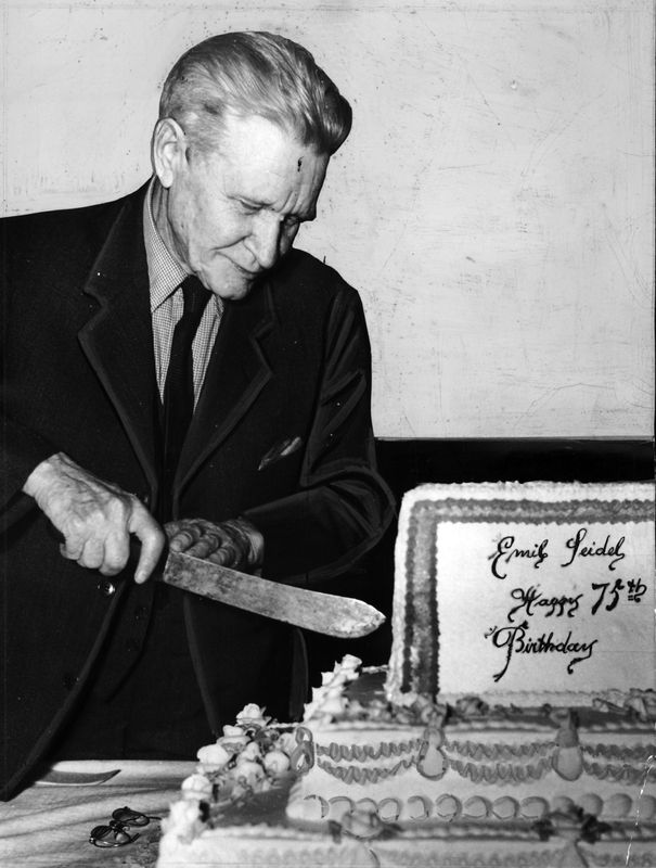 The early days of the socialist movement in Milwaukee were recalled when more than 300 party veterans turned out to honor former Mayor Emil Seidel on his 75th birthday on Dec. 14, 1939.