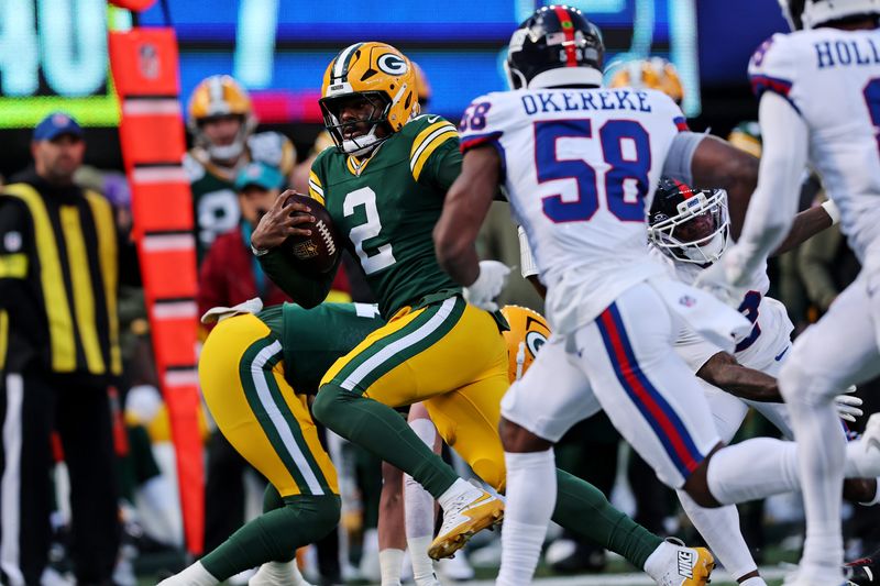 Nov 16, 2025; East Rutherford, New Jersey, USA; Green Bay Packers quarterback Malik Willis (2) runs the ball against the New York Giants during the second quarter at MetLife Stadium. Mandatory Credit: Vincent Carchietta-Imagn Images