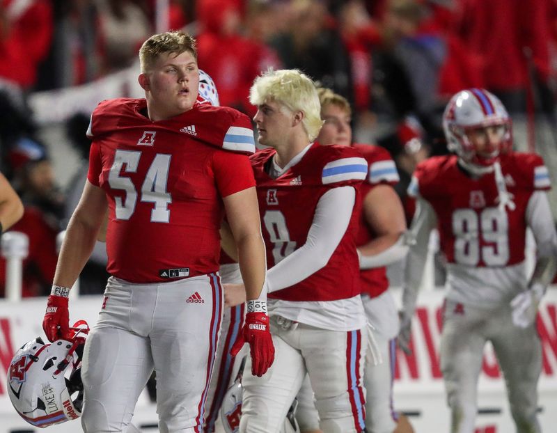 Arrowhead's Tristen Seidl (54) walks off the field for halftime during the WIAA Division 1 state championship football game on Friday, November 21, 2025, at Camp Randall Stadium in Madison, Wis. Arrowhead defeated Bay Port High School, 18-15.
Tork Mason/USA TODAY NETWORK-Wisconsin