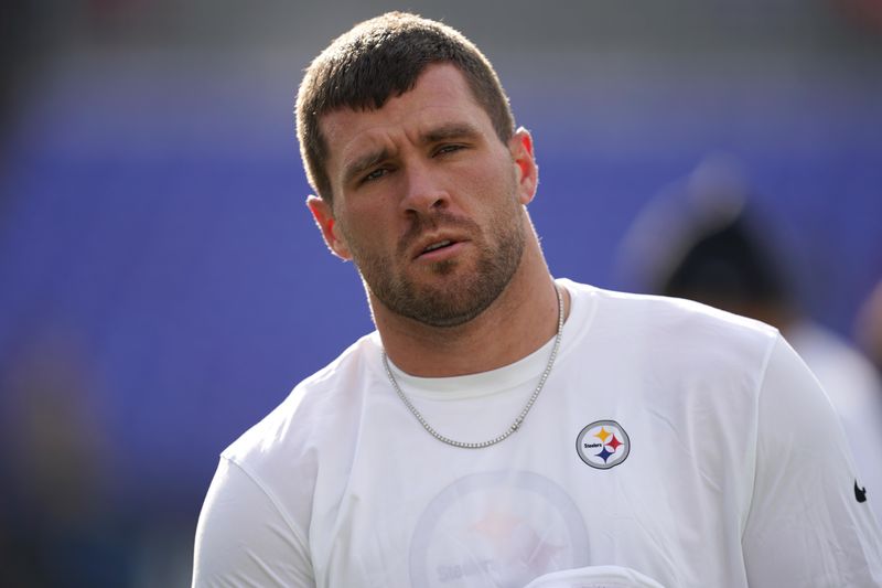 Pittsburgh Steelers linebacker T.J. Watt (90) warms up before the game against the Baltimore Ravens at M&T Bank Stadium.
