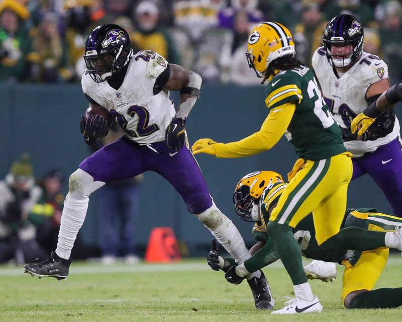 Baltimore Ravens running back Derrick Henry (22) slips out of a tackle by Green Bay Packers linebacker Edgerrin Cooper (56) on Saturday, December 27, 2025, at Lambeau Field in Green Bay, Wis. The Ravens won the game, 41-24.
Tork Mason/USA TODAY NETWORK-Wisconsin
