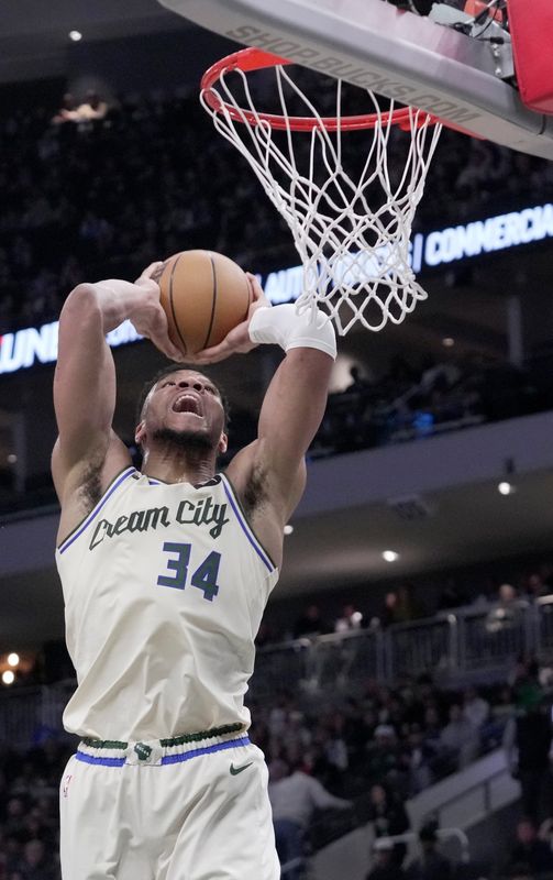 Giannis Antetokounmpo is eligible for a maximum 4-year, $275 million extension on Oct. 1.