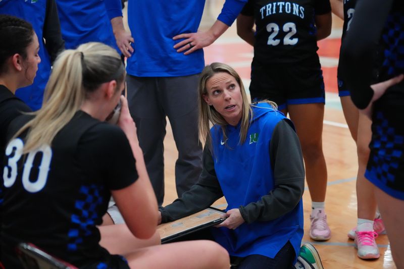 Longtime Green Bay Notre Dame girls basketball coach Sara Rohde will join the AAU ranks for the first time this year with the Purple Aces.