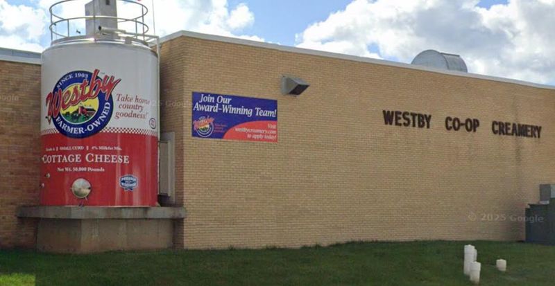 The signature look of the 6,280-gallon silo in front of Westby Cooperative Creamery in Westby, Wisconsin, pays homage to the area’s dairy heritage and designation as “The Cottage Cheese Capital of Wisconsin.”