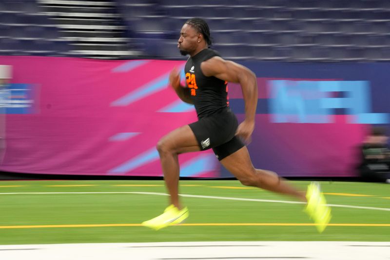 Arkansas running back Mike Washington Jr. works out at the NFL scouting combine.