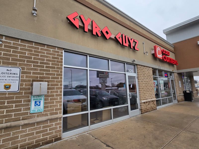 Gyros Guyz opened April 4 at 1891 E. Mason St., Suite 105, in Green Bay.