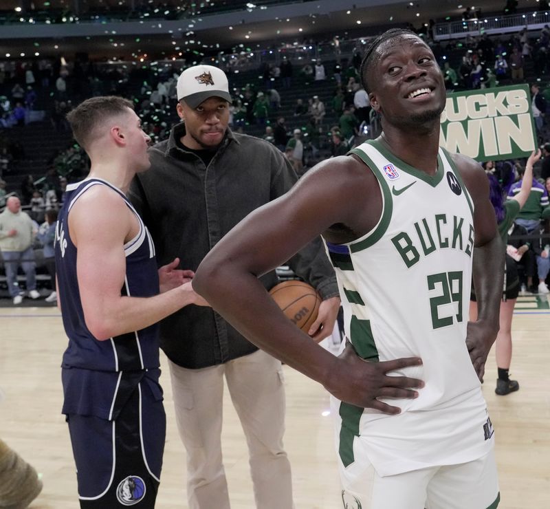 Alex Antetokounmpo, the youngest brother of Giannis Antetokounmpo and who was on a two-way contract with the Milwaukee Bucks last season, is signing with a team in the Greek Basket League.