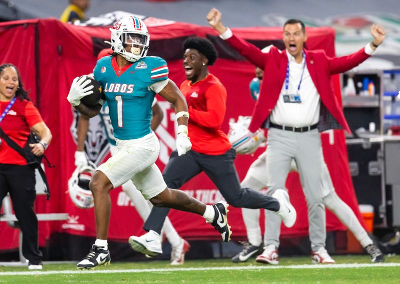 Dec 26, 2025; Phoenix, AZ, USA; New Mexico Lobos running back Damon Bankston (1) returns a kickoff for a 100 yard touchdown against the Minnesota Gophers during the second half of the Rate Bowl at Chase Field. Mandatory Credit: Mark J. Rebilas-Imagn Images